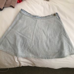 short denim light wash skirt